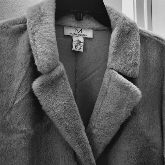 Magashoni Faux fur Coat - Picture 13 of 17